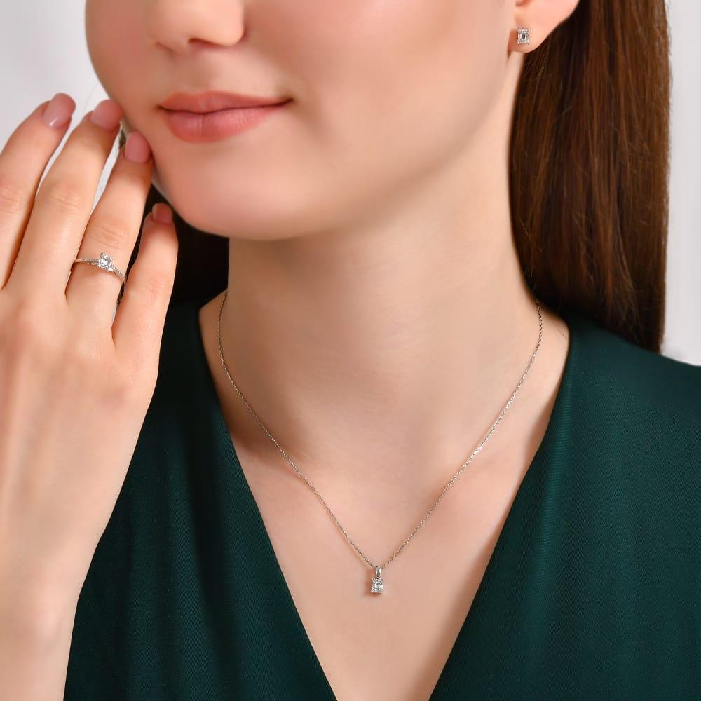 0.21 Karat Laranj Baget Pırlanta Küpe