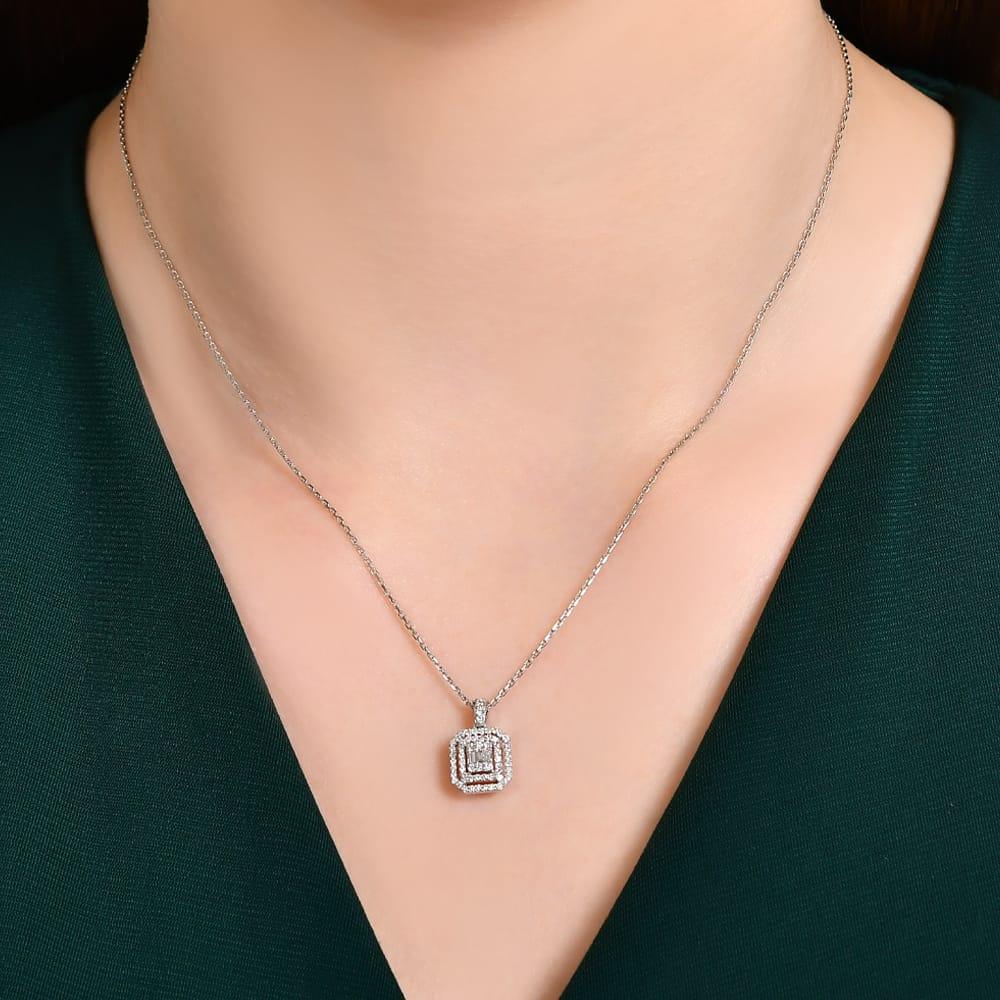 0.24 Karat Laranj Baget Pırlanta Kolye