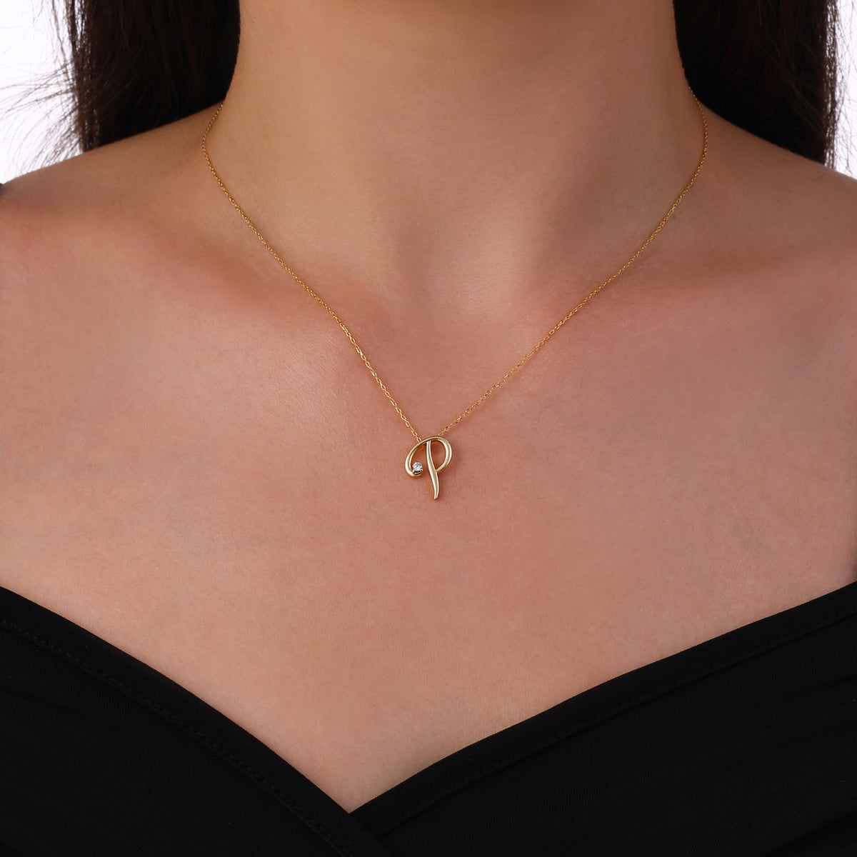 0.03 Karat Pırlanta P Harf Kolye