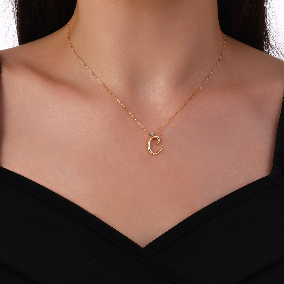 0.03 Karat Pırlanta C Harf Kolye