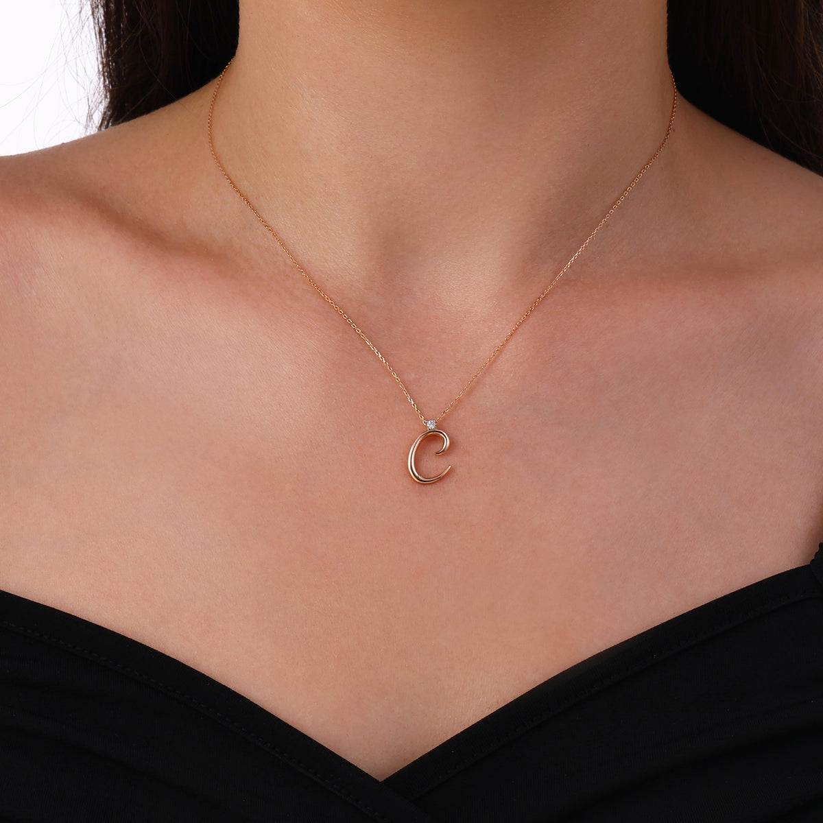 0.03 Karat Pırlanta C Harf Kolye