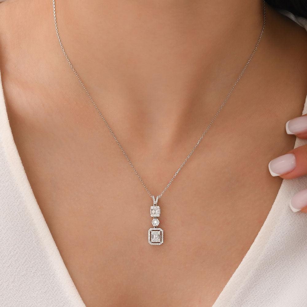 0.57 Karat Vivian Pırlanta Baget Kolye