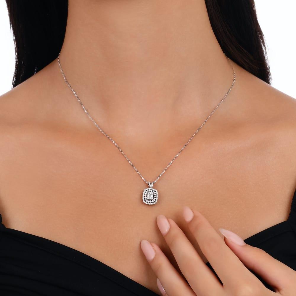 0.45 Karat Alice Pırlanta Baget Kolye
