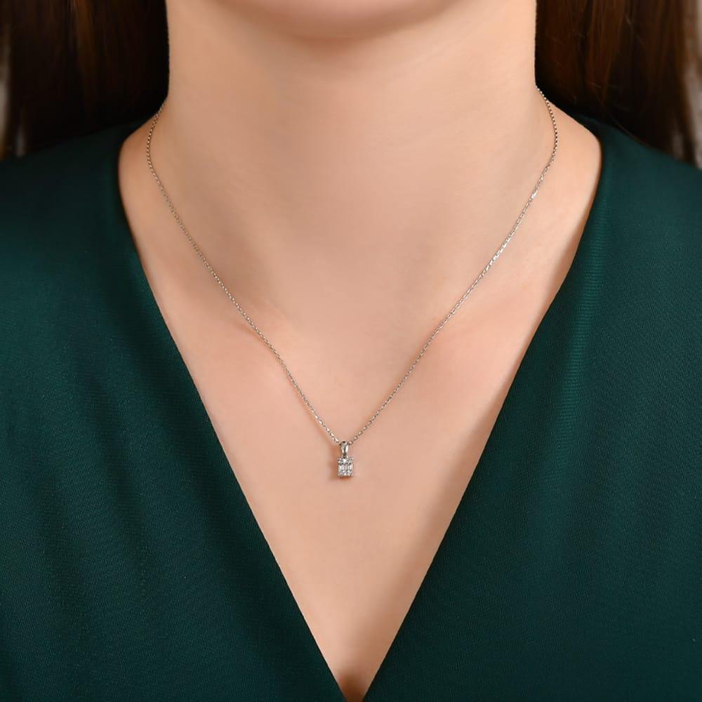 0.12 Karat Laranj Baget Pırlanta Kolye