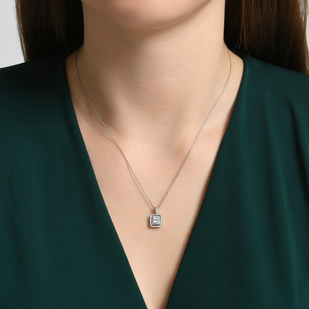 0.32 Karat Laranj Baget Pırlanta Kolye