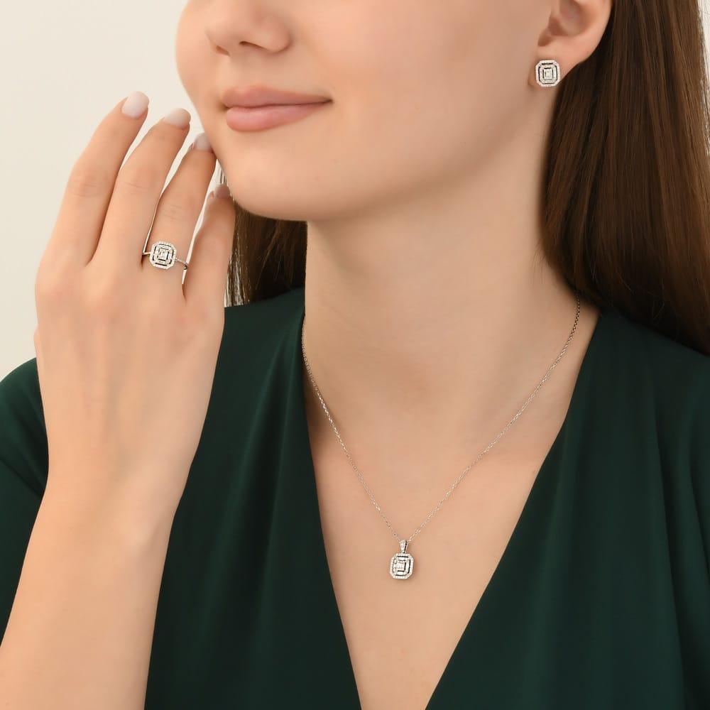 0.32 Karat Laranj Baget Pırlanta Kolye