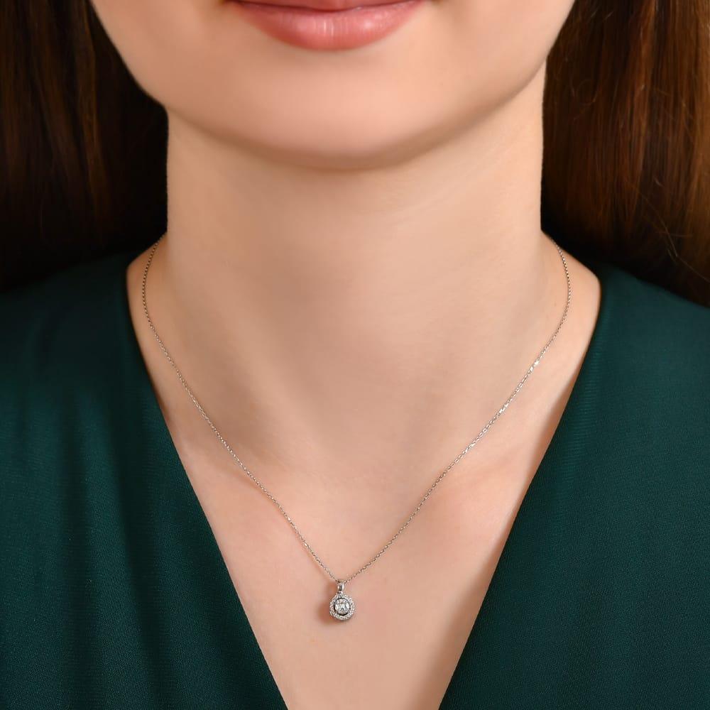 0.13 Karat Laranj Baget Pırlanta Kolye