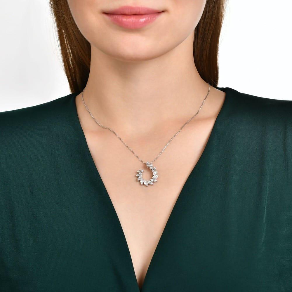 0.79 Karat Selena Baget Pırlanta Kolye