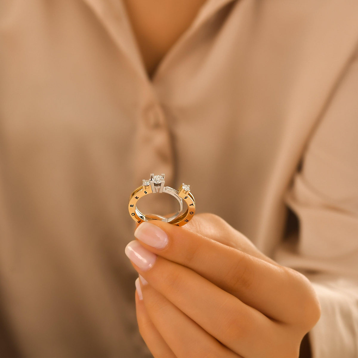 0.72 Karat Tria Pırlanta Storks Yüzük